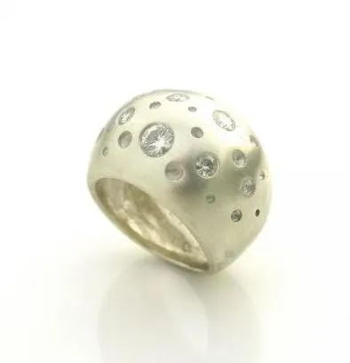 The stylish Moissanite Dome Ring