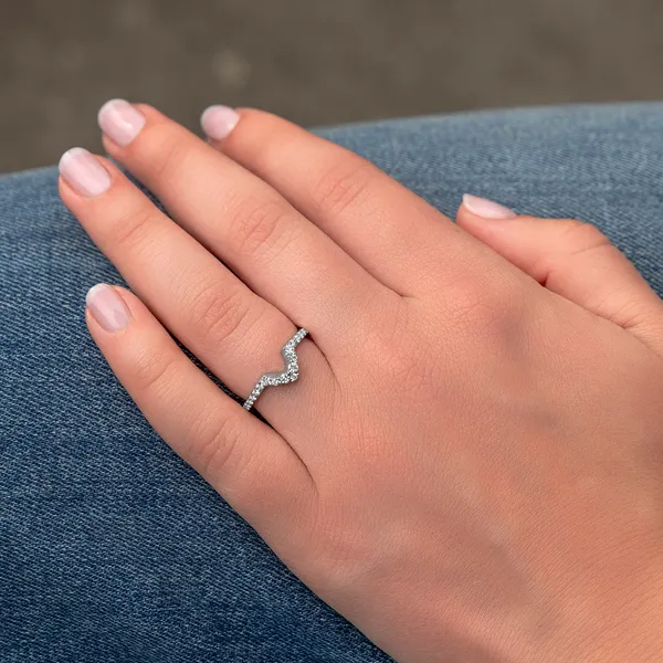 Accented Claw Prong Compass Matching Band