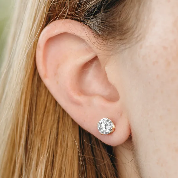 Round Hearts & Arrows Four-Prong Basket Stud