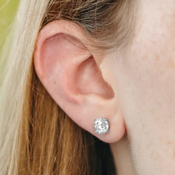 Round Hearts & Arrows Signature Basket Stud
