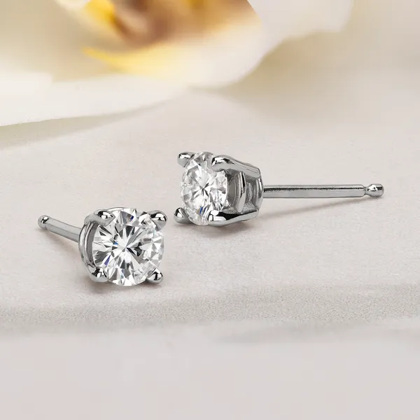 Round Brilliant Four-Prong Basket Stud
