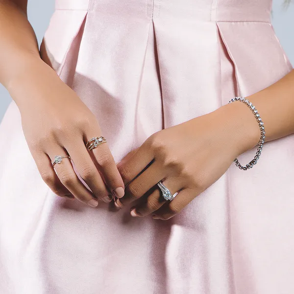 Round Brilliant Trio Classic Engagement Ring