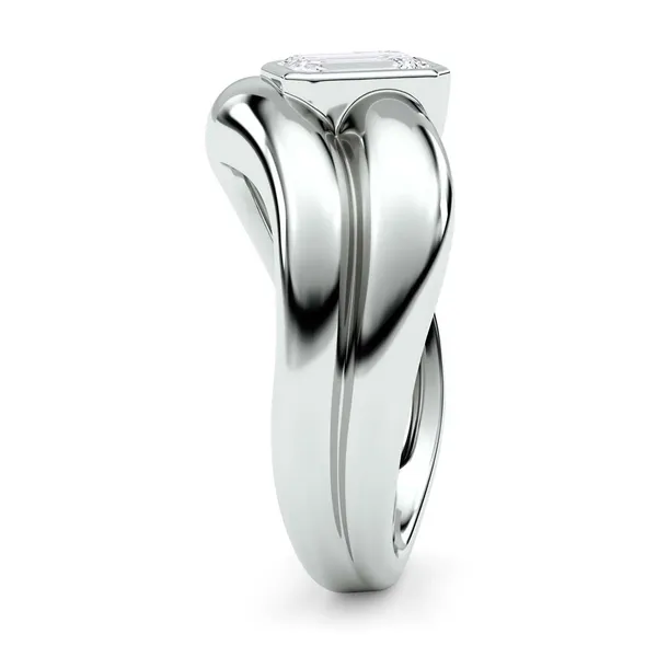 Emerald Tidal Fashion Ring